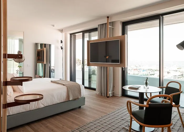 ホテル Laguna Faro - Adults Only 4*